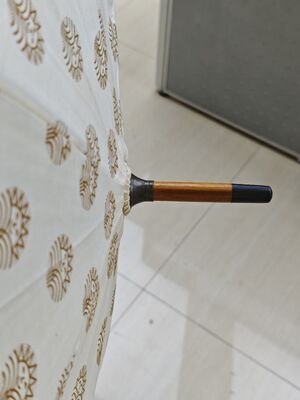 23 ইঞ্চি স্বয়ংক্রিয়ভাবে খোলা স্টিক ছাতা, কটন লিনেন এবং ফাইবারগ্লাস পাঁজর সহ, যা মার্জিত বৃষ্টি সুরক্ষা প্রদান করে