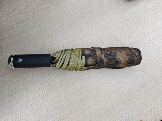 LED আলোকিত স্বয়ংক্রিয়ভাবে খোলা/বন্ধ সুরক্ষা ছাতা রাতের দৃশ্যমানতার জন্য প্রতিফলিত স্ট্রিপ সহ