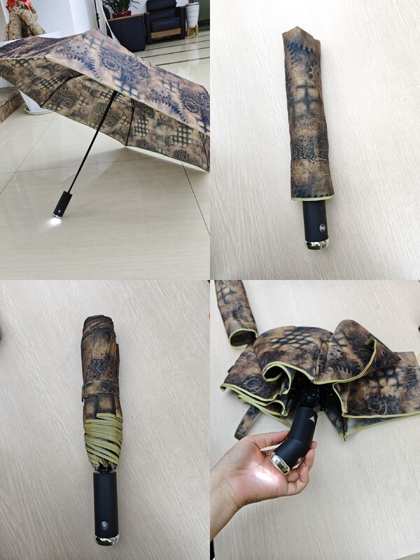 LED আলোকিত স্বয়ংক্রিয়ভাবে খোলা/বন্ধ সুরক্ষা ছাতা রাতের দৃশ্যমানতার জন্য প্রতিফলিত স্ট্রিপ সহ